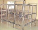Schutzeinhausung: Alu-Profile und Wellengitter